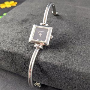 Gucci Ladies 1900 L Black on Silver Analog Watch